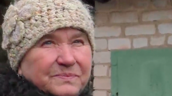 退休老婦人拒絕被疏散到烏克蘭境內 - 俄羅斯衛星通訊社