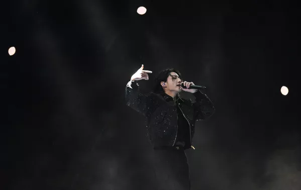 韓國BTS流行樂團主唱田柾國為2022年卡塔爾世界杯開幕式上演唱主題曲。 韓國BTS流行樂團主唱田柾國為2022年卡塔爾世界杯開幕式上演唱主題曲。 - 俄羅斯衛星通訊社