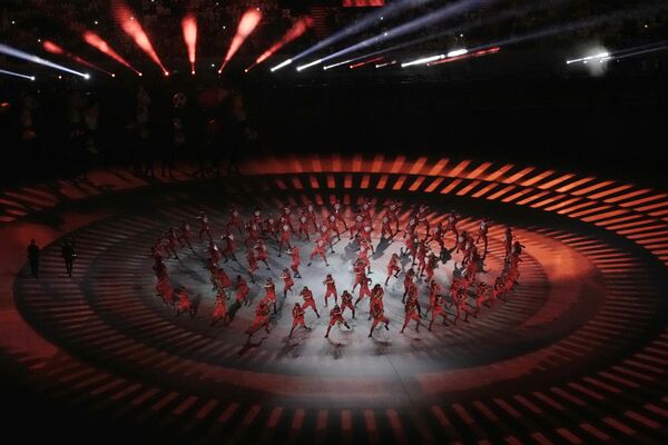 11月20日，在海湾体育场内，演员们参加2022年世界杯开幕式表演。 - 俄罗斯卫星通讯社