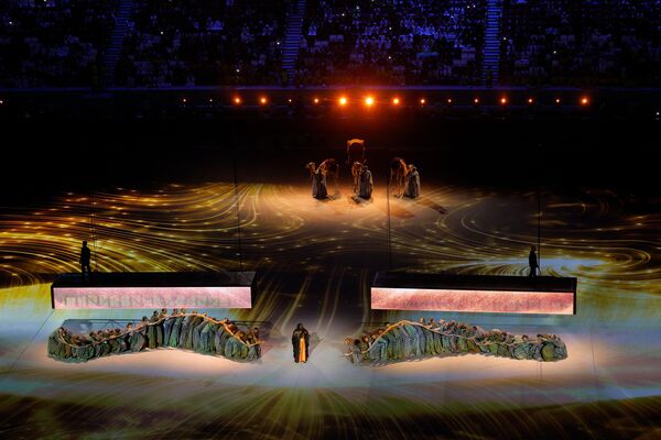 舞蹈演员在卡塔尔海湾体育场参加2022年世界杯开幕式表演。 - 俄罗斯卫星通讯社