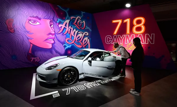 德國保時捷公司在洛杉磯車展上展出718 Cayman Style汽車。 德國保時捷公司在洛杉磯車展上展出718 Cayman Style汽車。 - 俄羅斯衛星通訊社