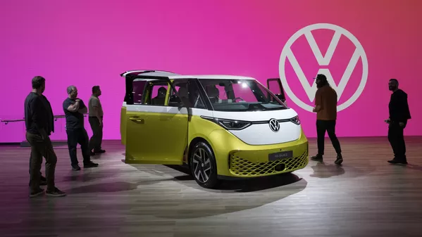 德國大眾公司在洛杉磯車展上展出ID. Buzz電動汽車。 德國大眾公司在洛杉磯車展上展出ID. Buzz電動汽車。 - 俄羅斯衛星通訊社