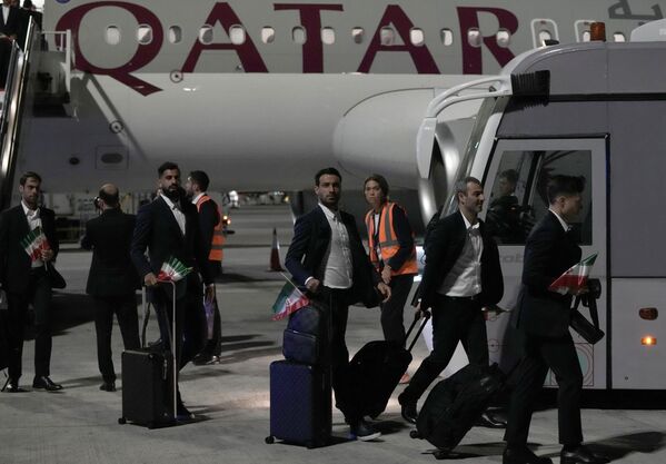 伊朗国家足球队抵达卡塔尔。 - 俄罗斯卫星通讯社