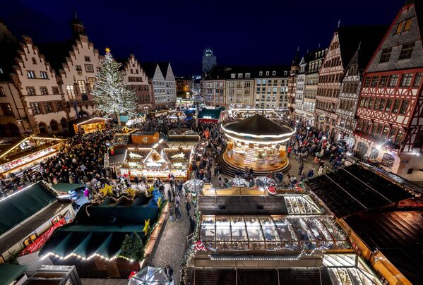 2022年11月21日，燈光照亮了德國法蘭克福的傳統聖誕市場。 - 俄羅斯衛星通訊社