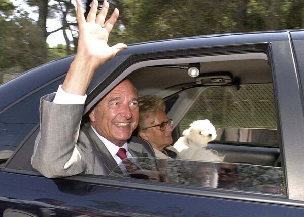 2002年，時任法國總統希拉克和夫人貝爾納黛特在度假。 - 俄羅斯衛星通訊社
