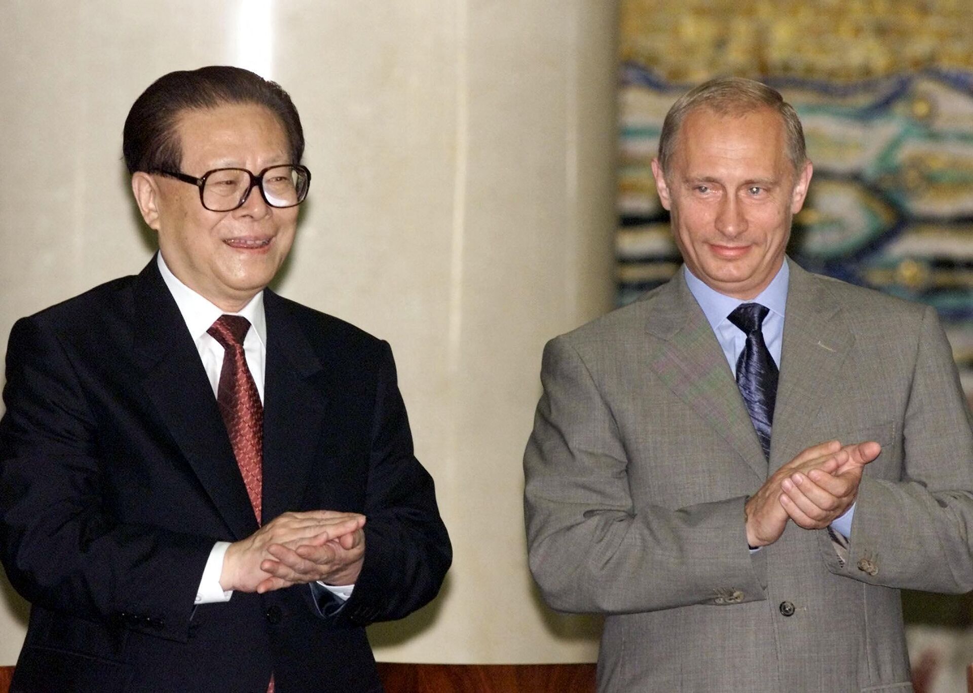 江泽民与弗拉基米尔·普京2001年7月17日到访莫斯科国立大学 - 俄罗斯卫星通讯社, 1920, 30.11.2022