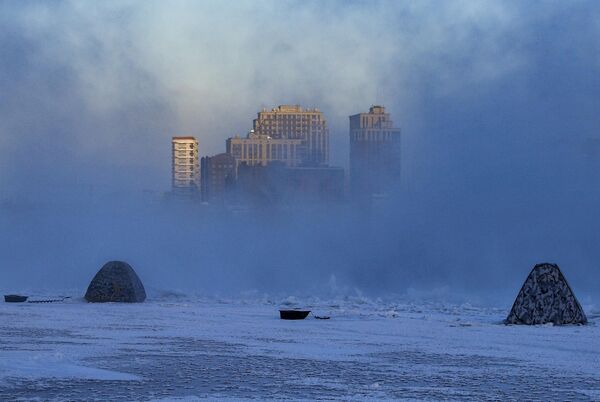 新西伯利亞奧布河冰面上的漁民帳篷。11月26日至27日，新西伯利亞州的氣溫降至零下35攝氏度，新西伯利亞市的氣溫降至零下30度。 - 俄羅斯衛星通訊社