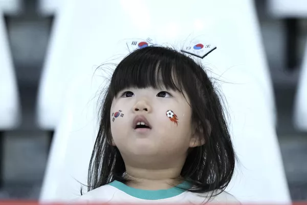 韓國小球迷等待韓國和葡萄牙的比賽開始。 韓國小球迷等待韓國和葡萄牙的比賽開始。 - 俄羅斯衛星通訊社
