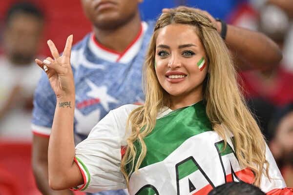 多哈Al-Thumama 體育場支持伊朗的女球迷。 - 俄羅斯衛星通訊社
