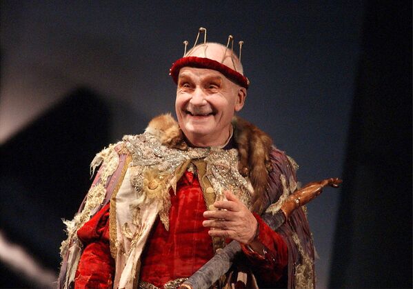 2005年9月29日，法國演員米歇爾·布凱在戲劇《國王正在死去》中扮演國王。 - 俄羅斯衛星通訊社