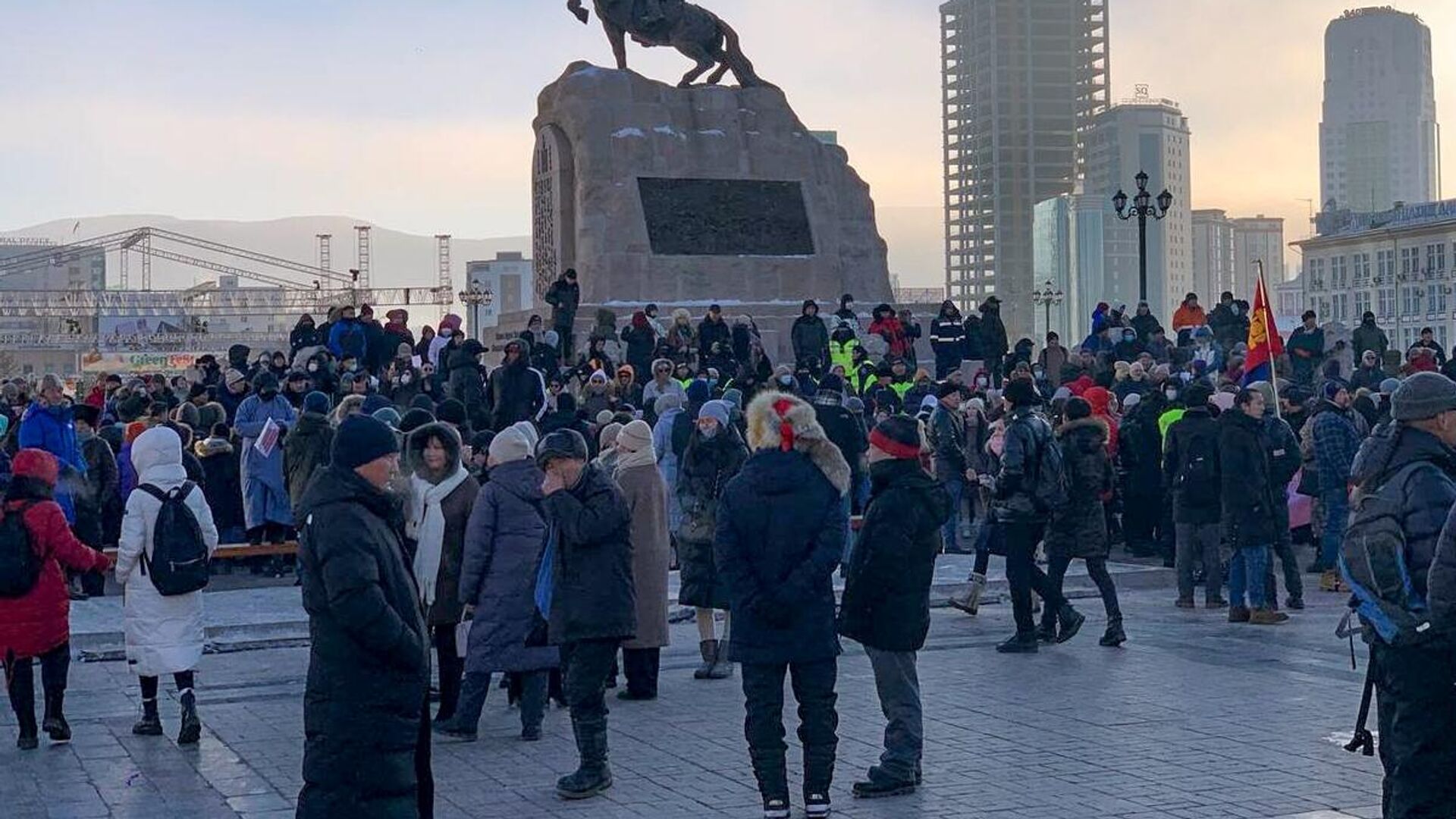 【路透社】蒙古人在针对通胀和行贿的抗议中与警方冲突 - 知乎