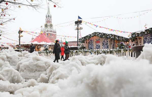 受大雪影响，莫斯科各机场共延误和取消了59架航班。 - 俄罗斯卫星通讯社