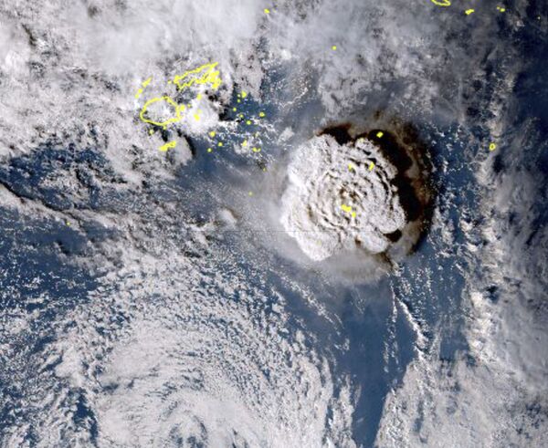 日本氣象衛星“葵花8號”拍攝的湯加海底火山噴發。2022年1月15日，位於南太平洋島國湯加王國境內洪阿哈阿帕伊島海底火山發生猛烈噴發。 - 俄羅斯衛星通訊社