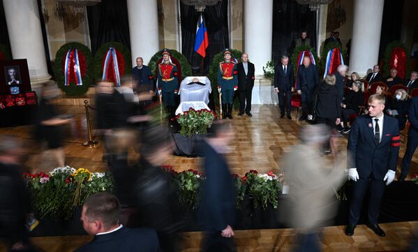 2022年9月3日，蘇聯最後一任領導人米哈伊爾·戈爾巴喬夫的遺體告別儀式在莫斯科工會大廈圓柱大廳舉行。戈爾巴喬夫8月30日去世，終年91歲。他是蘇聯第一位，同時也是最後一位總統。 - 俄羅斯衛星通訊社