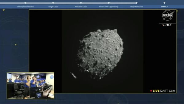 2022年9月26日，NASA展示製作的圖片：雙小行星重定向測試航天器成功撞擊一顆名為迪莫弗斯的近地小行星。 - 俄羅斯衛星通訊社