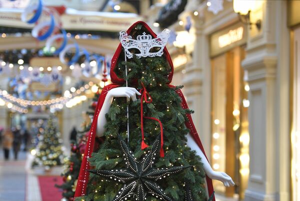 莫斯科市國家百貨商場布設的新年樅樹。 - 俄羅斯衛星通訊社