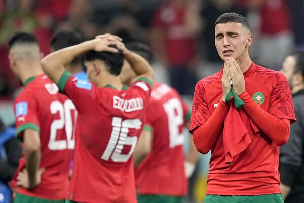 摩洛哥队员汉努斯在半决赛赛后遗憾落泪。 - 俄罗斯卫星通讯社