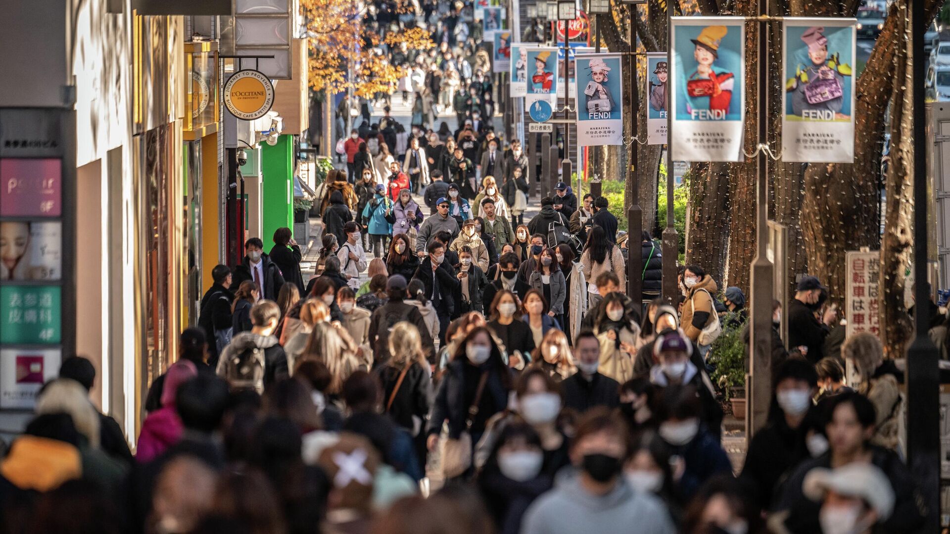 人們走在日本東京一條購物街上 - 俄羅斯衛星通訊社, 1920, 31.12.2022