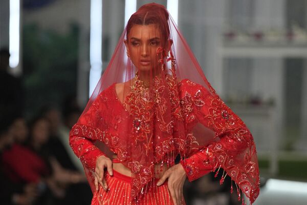 模特们在巴基斯坦高级婚纱时装秀上展示Ali Haider系列婚纱。 - 俄罗斯卫星通讯社