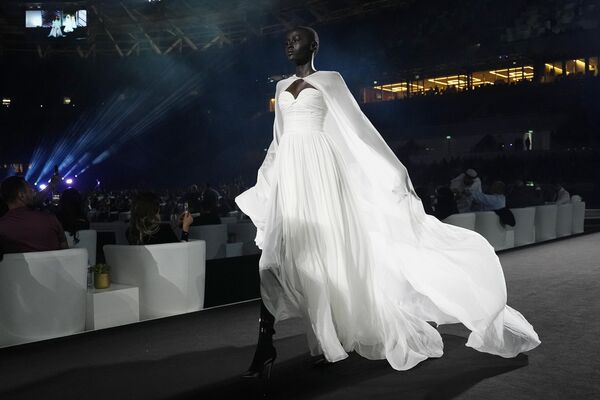女模特在卡塔尔时尚联盟活动上走秀。 - 俄罗斯卫星通讯社