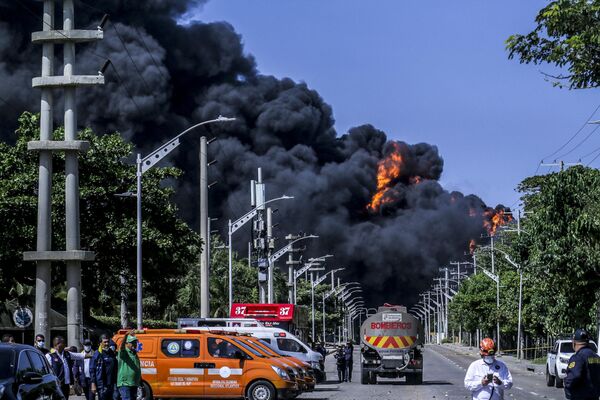 哥伦比亚巴兰基亚市一处碳氢化合物储罐发生火灾。 - 俄罗斯卫星通讯社