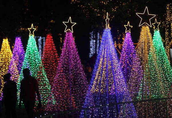 尼日利亞阿布賈市舉行聖誕燈光展。 - 俄羅斯衛星通訊社