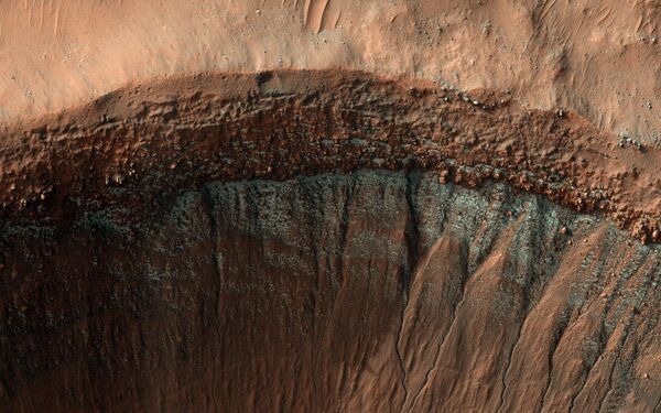 火星火山口邊緣的冰層。 - 俄羅斯衛星通訊社