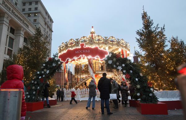 莫斯科馬涅什廣場，莫斯科傳統節日“聖誕之旅”的遊客。 - 俄羅斯衛星通訊社