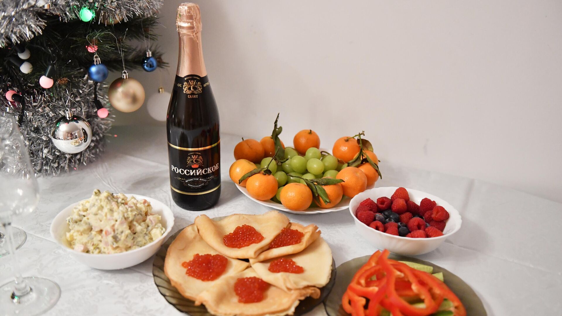 俄專家：俄羅斯新年餐桌最受歡迎的飲料是伏特加和起泡酒 - 俄羅斯衛星通訊社, 1920, 30.12.2022
