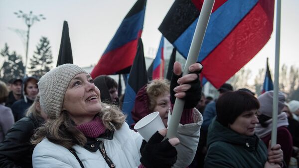 顿涅茨克人民共和国解放通往阿尔乔莫夫斯克的村庄 - 俄罗斯卫星通讯社