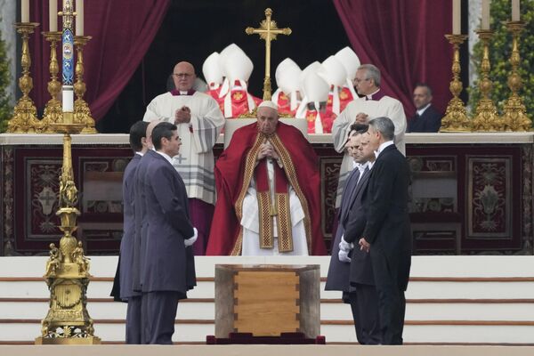梵蒂冈，教皇方济各主持前罗马天主教教皇本笃十六世的葬礼。 - 俄罗斯卫星通讯社