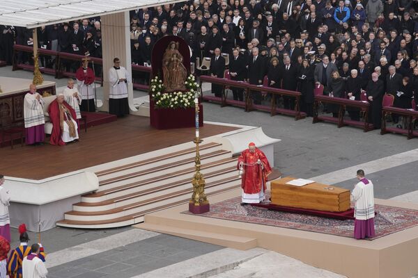 前罗马天主教教皇本笃十六世的葬礼在梵蒂冈举行。 - 俄罗斯卫星通讯社