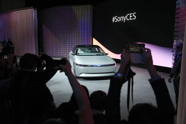 日本索尼公司与本田公司在美国消费电子展CES 2023推出联合品牌Afeela概念车。 - 俄罗斯卫星通讯社