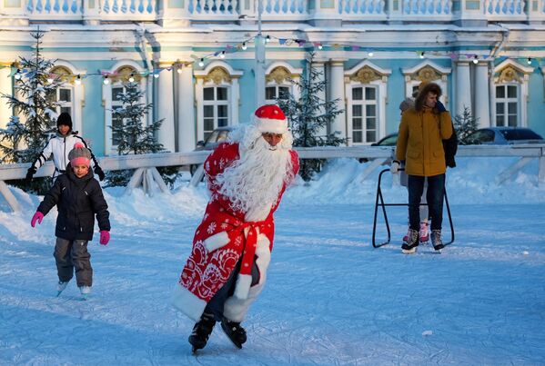 嚴寒爺爺在“皇村”葉卡捷琳娜花園中滑冰。 - 俄羅斯衛星通訊社