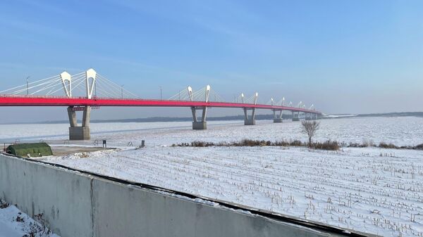 中国黑河与俄布市浮箱固冰通道货运运输预计将于1月9日开通 - 俄罗斯卫星通讯社