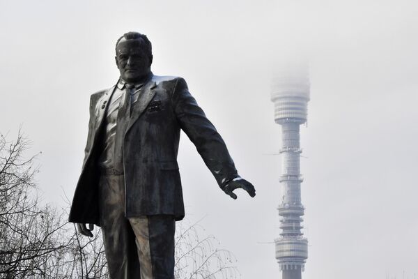 設計師謝爾蓋·科羅廖夫紀念碑和奧斯坦金諾電視塔。從1月6日至10日，俄羅斯首都面臨21世紀以來最寒冷的五天。 - 俄羅斯衛星通訊社