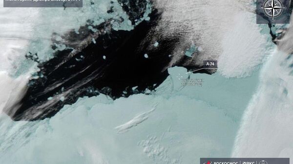 俄罗斯航天国家集团公司展示一张从南极洲脱落的冰山照片 - 俄罗斯卫星通讯社