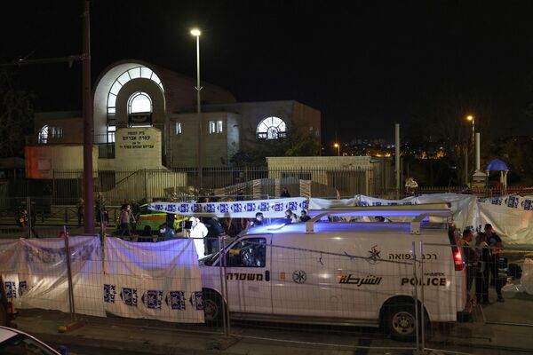 猶太教堂周圍的以色列救護車。 - 俄羅斯衛星通訊社