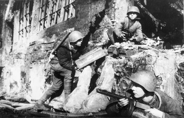 偉大衛國戰爭（1941-1945），斯大林格勒戰役（1942年7月-1943年2月）。工兵正在布設炸藥。 - 俄羅斯衛星通訊社