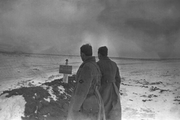 伟大卫国战争（1941-1945），斯大林格勒战役（1942年7月-1943年2月）。苏联士兵合葬墓。 - 俄罗斯卫星通讯社