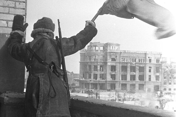 伟大卫国战争（1941-1945），斯大林格勒战役（1942年7月-1943年2月）。斯大林格勒市升起红旗。 - 俄罗斯卫星通讯社