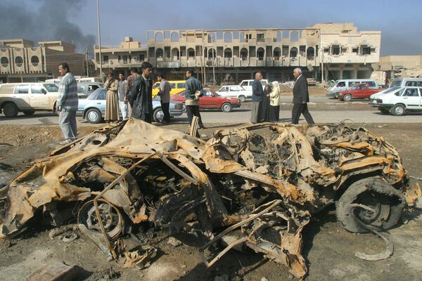 伊拉克巴格達，一輛被燒毀的汽車。 - 俄羅斯衛星通訊社