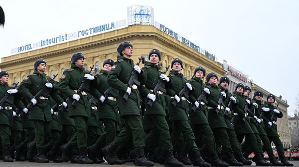 俄罗斯去年组建了两个集团军、一个航空军和50个兵团
