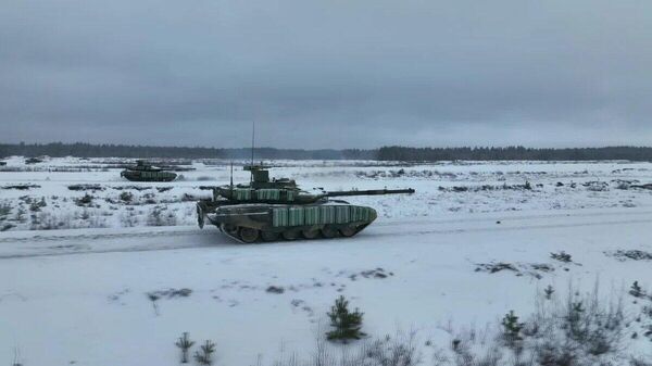俄国防部公布俄军T-90M“突破”坦克进行射击训练的视频 - 俄罗斯卫星通讯社