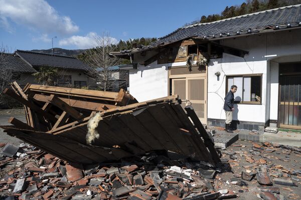 2022年3月，日本宮城縣白石市發生7.3級地震後，一家被損壞的餐廳 - 俄羅斯衛星通訊社