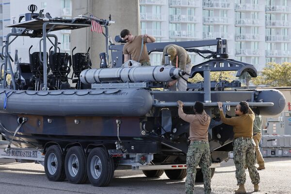 美国利用无人水下航行器、充气艇和军舰，来收集南卡罗来纳州海岸附近被击落的中国热气球的全部残骸 - 俄罗斯卫星通讯社