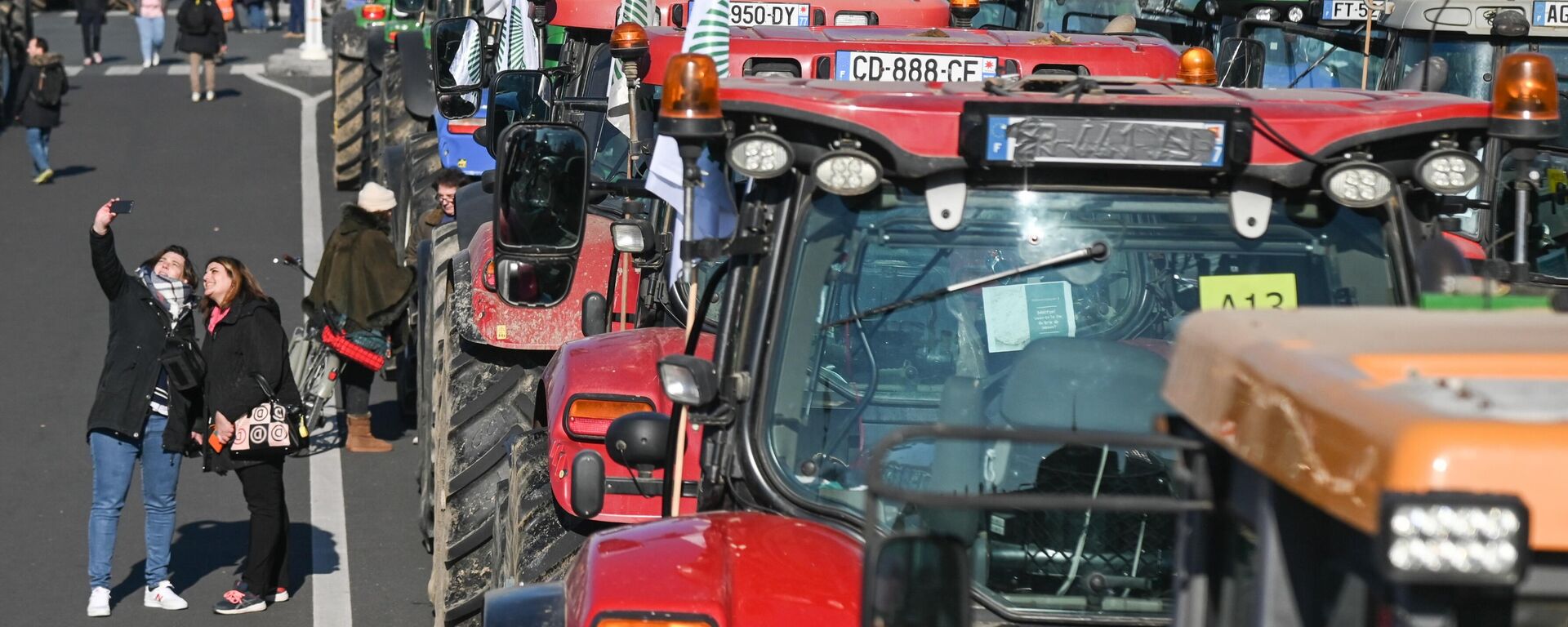 波兰农民驾驶50 台拖拉机抗议从乌克兰进口农产品 - 俄罗斯卫星通讯社, 1920, 20.04.2023
