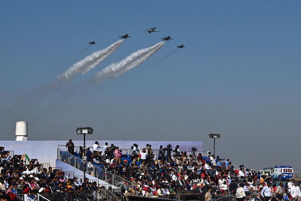 印度空軍的飛機在第14屆印度國際航空展開幕式當天進行飛行表演。 - 俄羅斯衛星通訊社