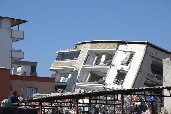 土耳其受災嚴重的加濟安泰普地區伊斯拉希耶鎮上被毀的建築 - 俄羅斯衛星通訊社