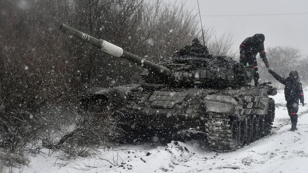 俄聯邦武裝力量T-72坦克班組成員在特別軍事行動南區 - 俄羅斯衛星通訊社